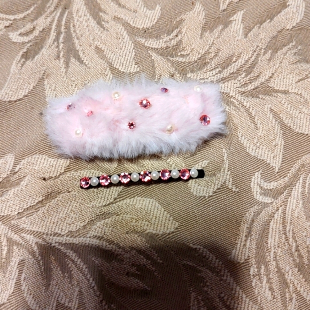 🌷NWOT Neiman Marcus Precious Powder Pink Faux Fur Pearl Rhinestone Barrette Set - Picture 2 of 10